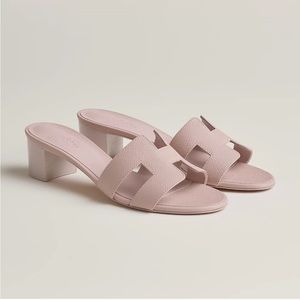 Auth. New in Box Hermes Oasis Sandals Rose Porcelaine size 38